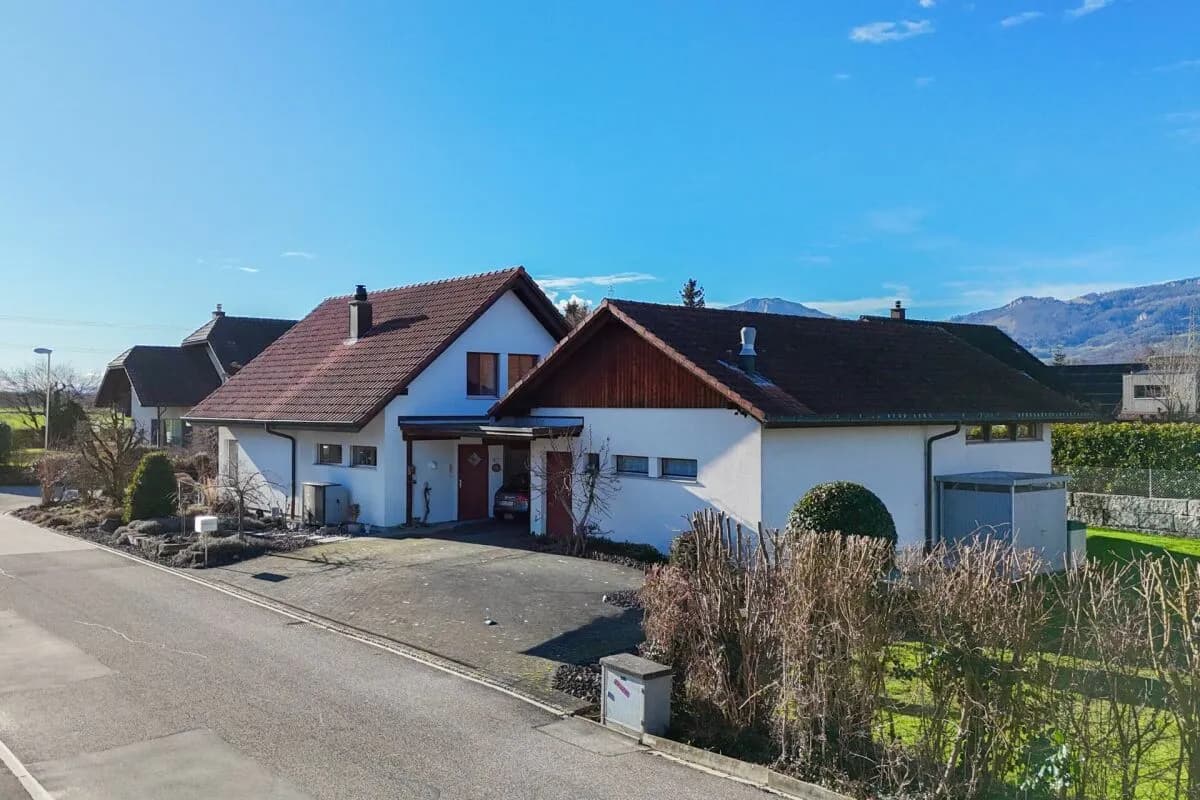 Freistehendes Wohnhaus mit separatem Nebengebäude - Arbeiten und Wohnen, Mehrgenerationen oder individuelle Wohnkonzepte