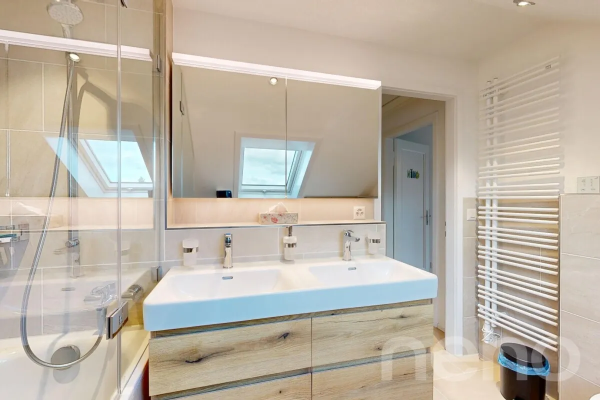 Moderne 4.5 Zimmer Doppelhaushälfte mit Garten und Teils Weitblick