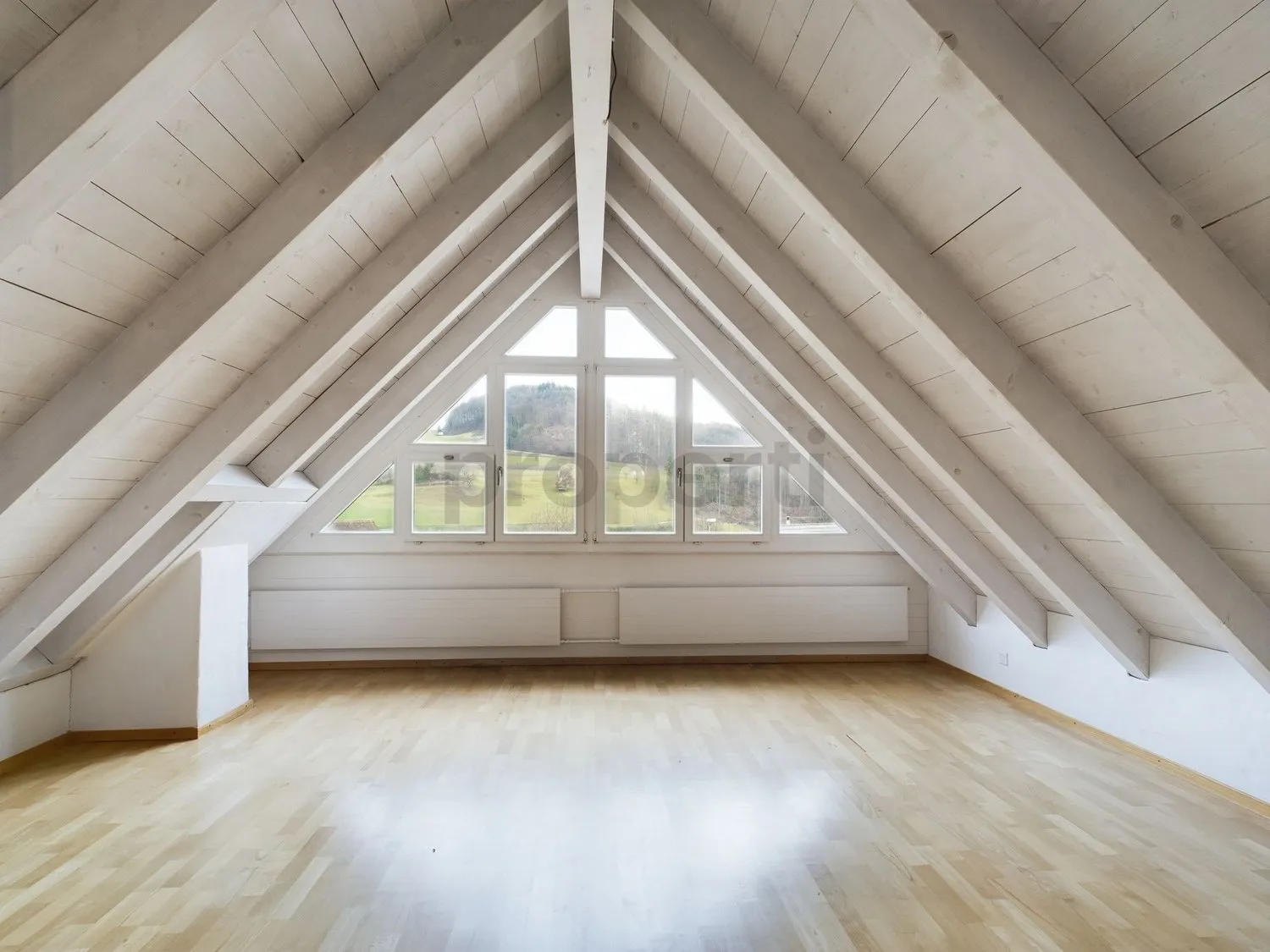 Ruhiges 3.5-Zimmer-Duplex-Haus mit schönem Garten und kleinem Teich in Maisprach
