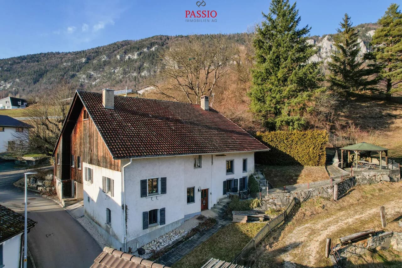 Grosses 8-Zimmer-Bauernhaus mit Gartenidylle und viel Potenzial