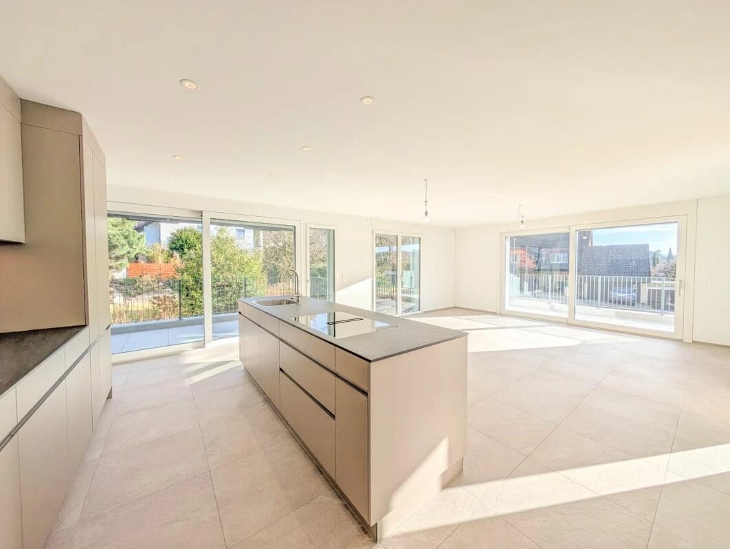 4.5-Zimmer-Wohnung im OG mit zwei Balkonen