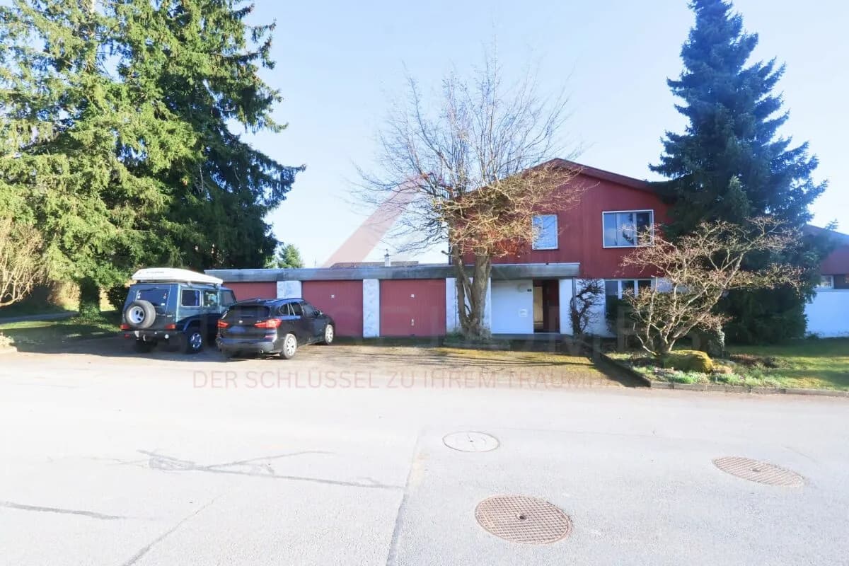 Grosszügiges Einfamilienhaus mit Seesicht und Pool