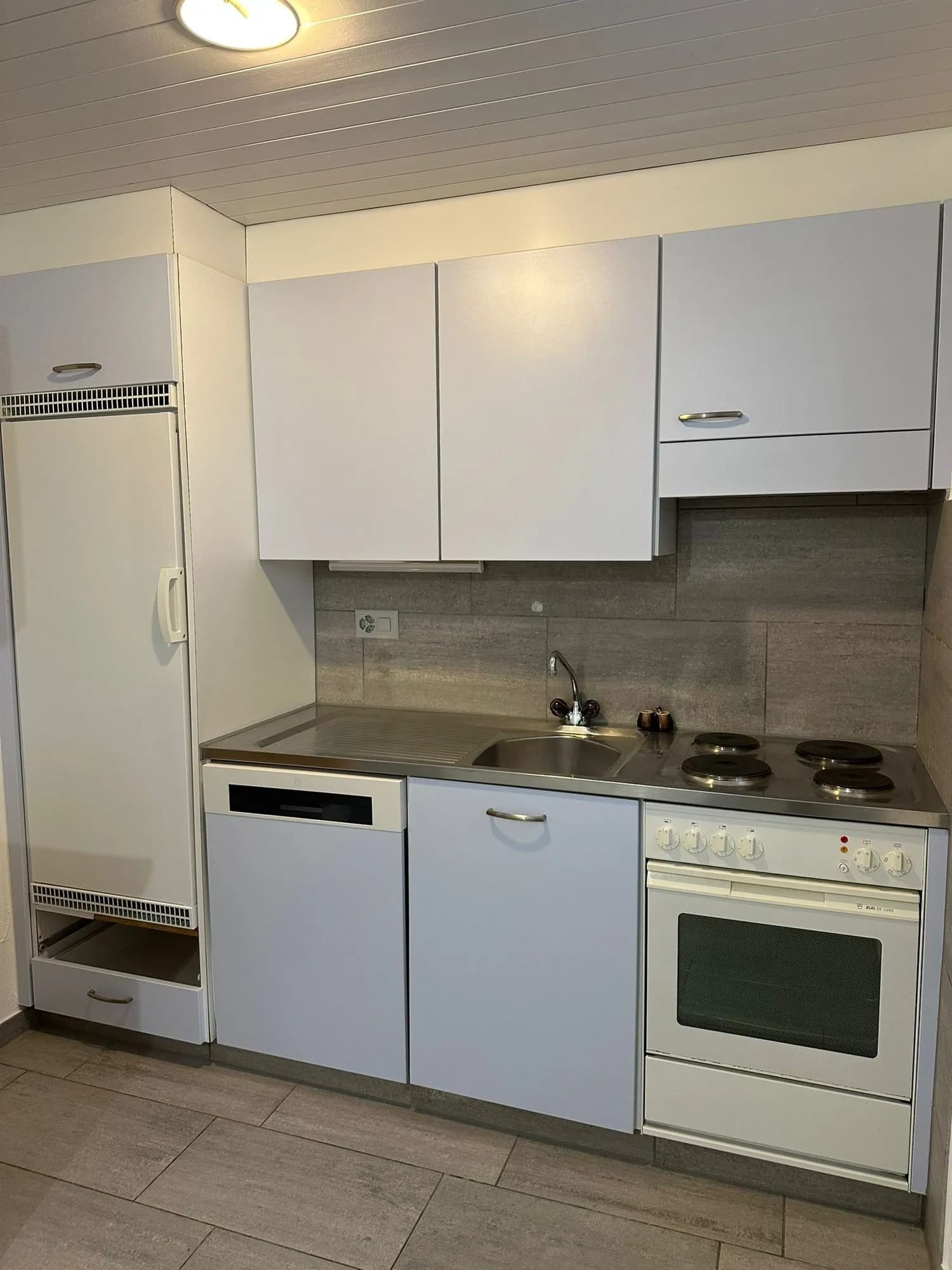 Ruhige 3.5-Zimmer-Wohnung mit praktischem Einstellplatz, Saas im Prättigau