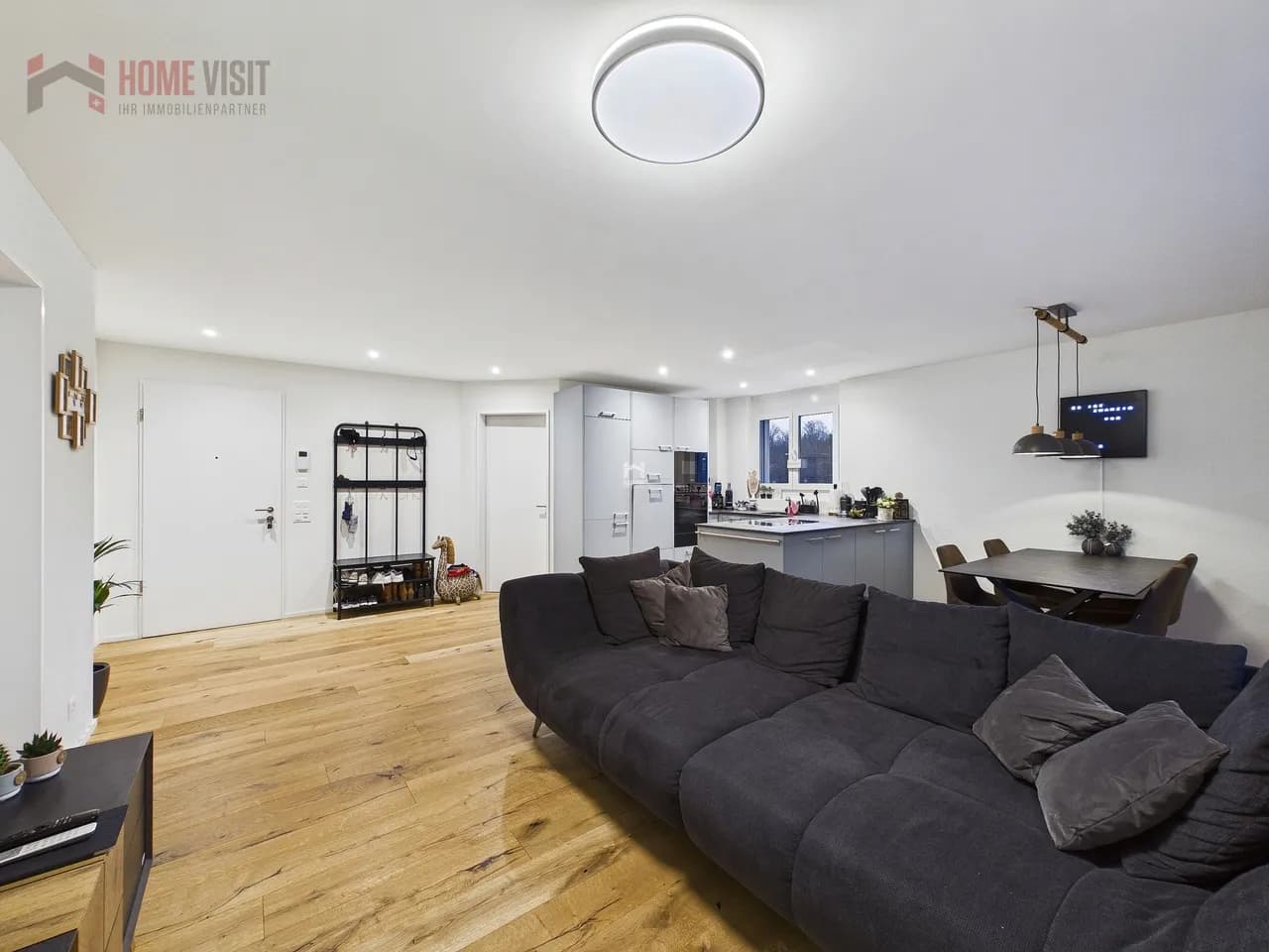 Exklusive 3.5-Zimmer-Gartenwohnung mit beheiztem Hobbyraum