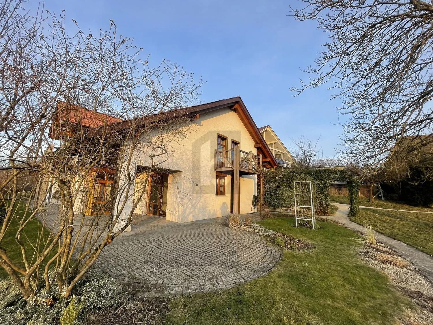 SONNENLAGE MIT WEITBLICK