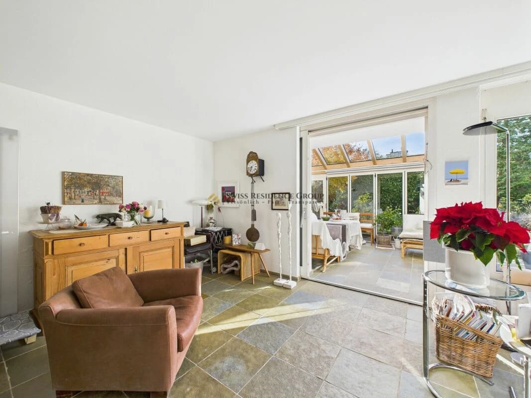 Sonniger Wohntraum an der Goldküste - grosszügiges 5.5-Zimmer-Reihenhaus am Waldrand