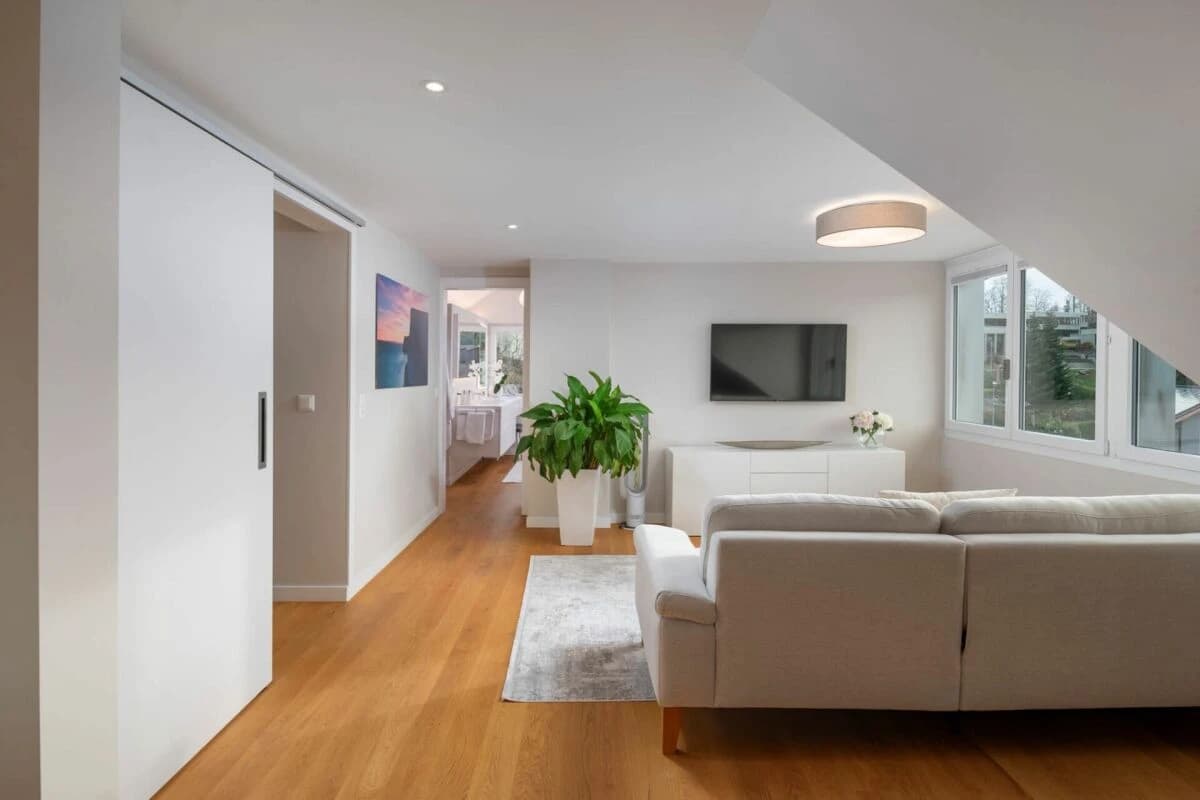 Komplett renoviert, mit Pool und traumhafter Aussicht!