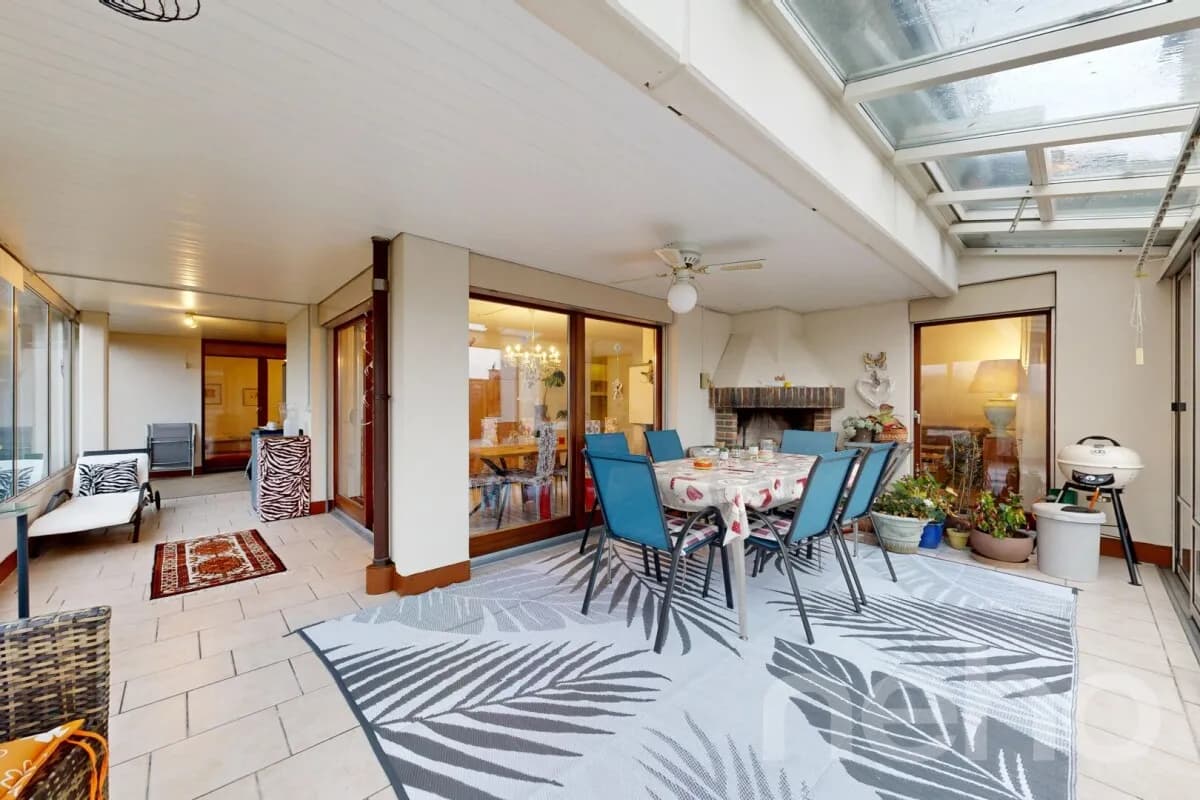 Grosszügige 4.5-Zimmer-Terrassenwohnung mit Lift und Wintergarten