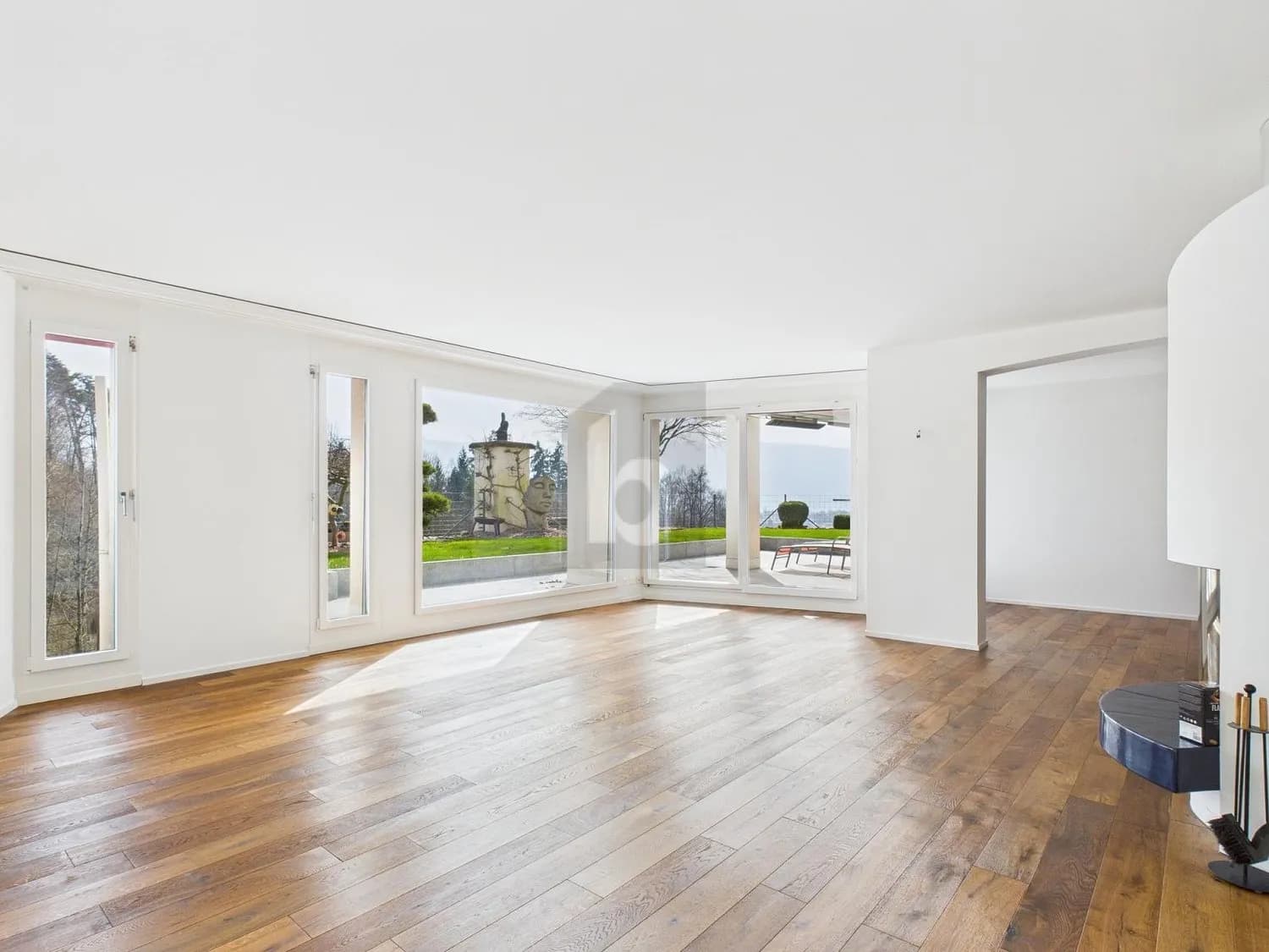 ZEITLOS, MODERN MIT SEEBLICK