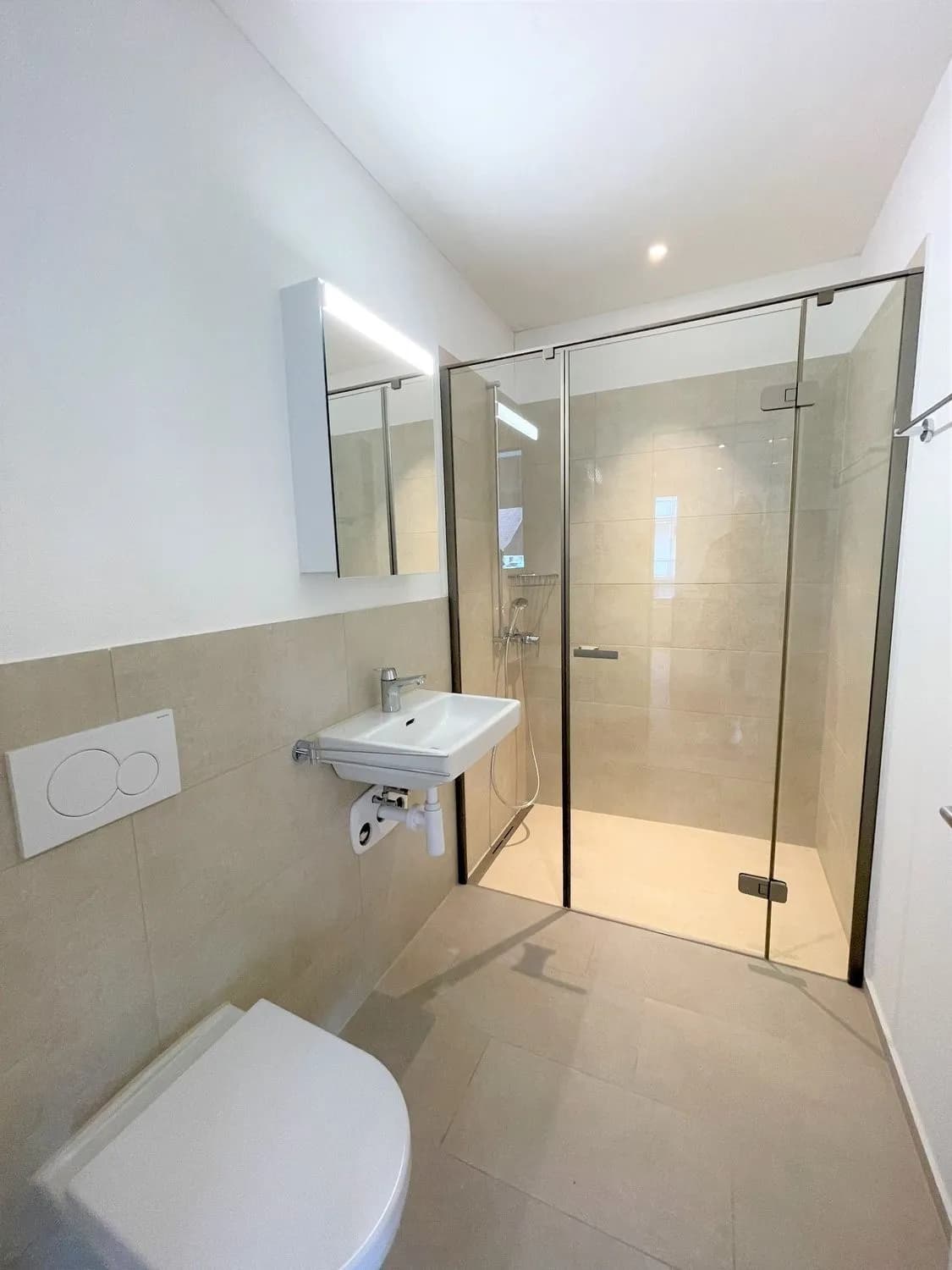 Grosszügige und moderne 4.5 Zimmer Wohnung im 1. OG