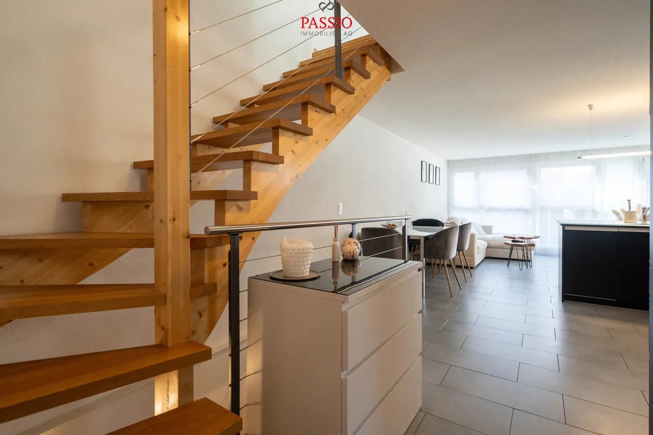 7.5-Zimmer Doppeleinfamilienhaus mit Seesicht und Potenzial