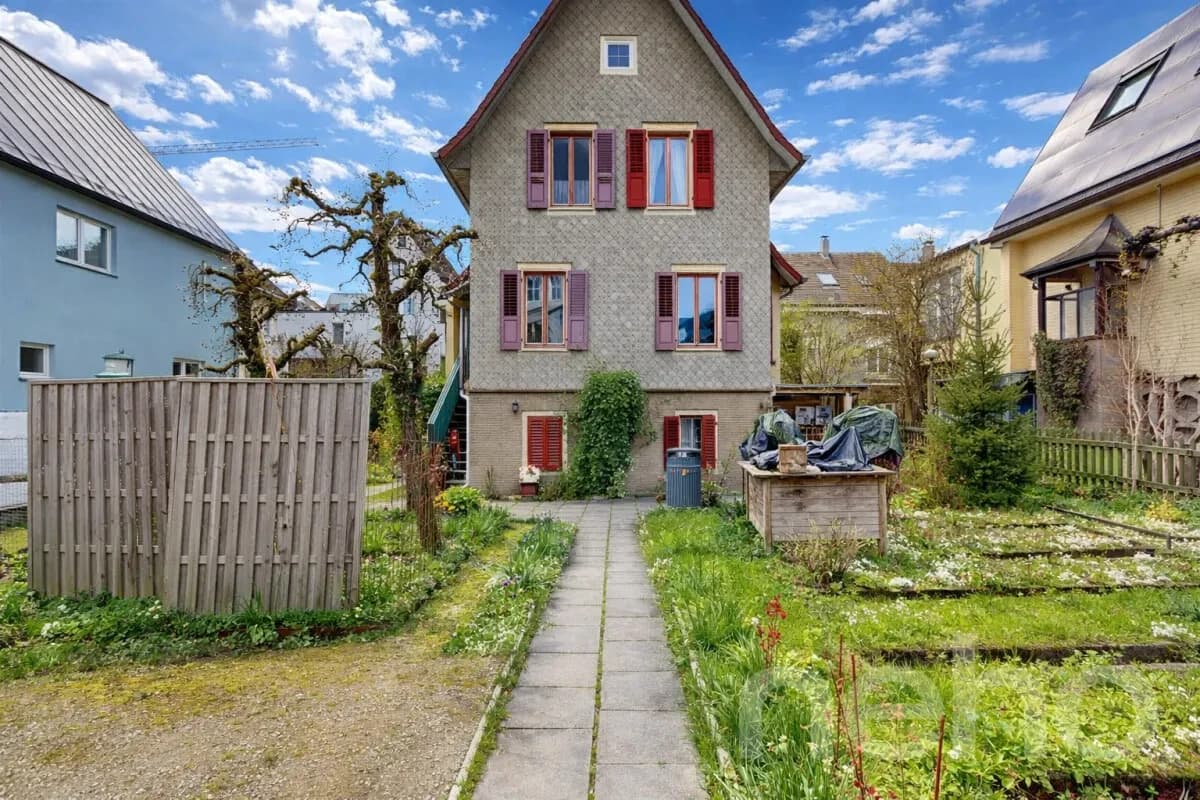 Attraktives Grundstück mit Einfamilienhaus in guter Lage von Bülach