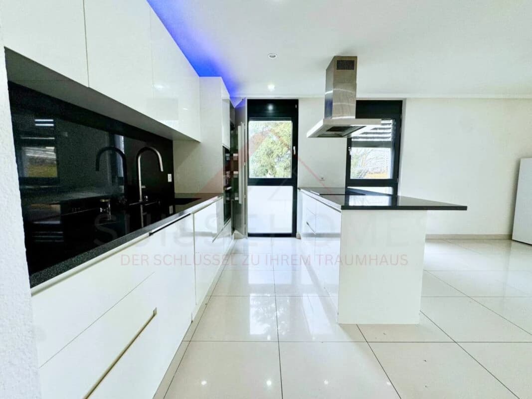 Moderne 4.5-Zimmer-Wohnung mit 159 m² Wohnfläche, Lift und 25 m² Balkon in Studen BE