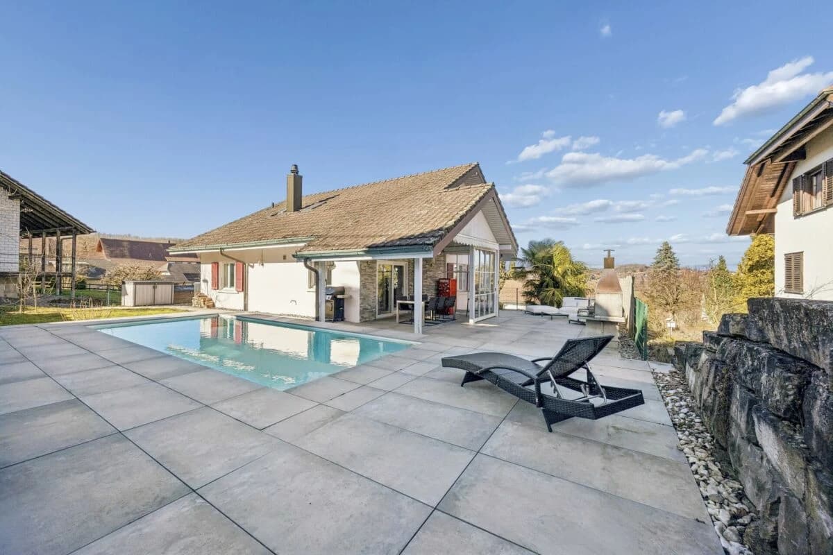 5.5-Zimmer-Einfamilienhaus mit Pool, ländlich und ruhig gelegen