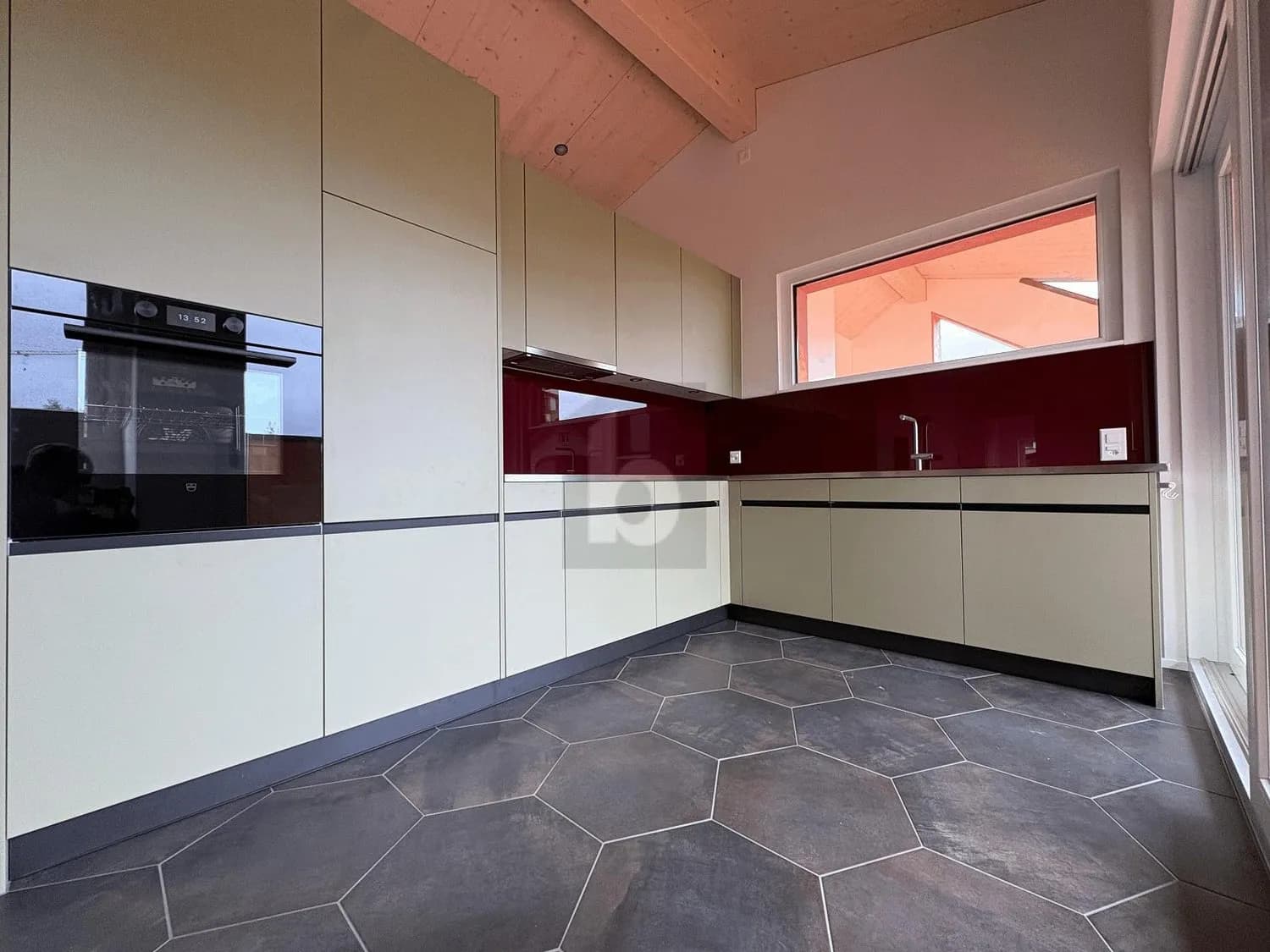 EXKLUSIV MIT BEEINDRUCKENDER TERRASSE UND SEEBLICK