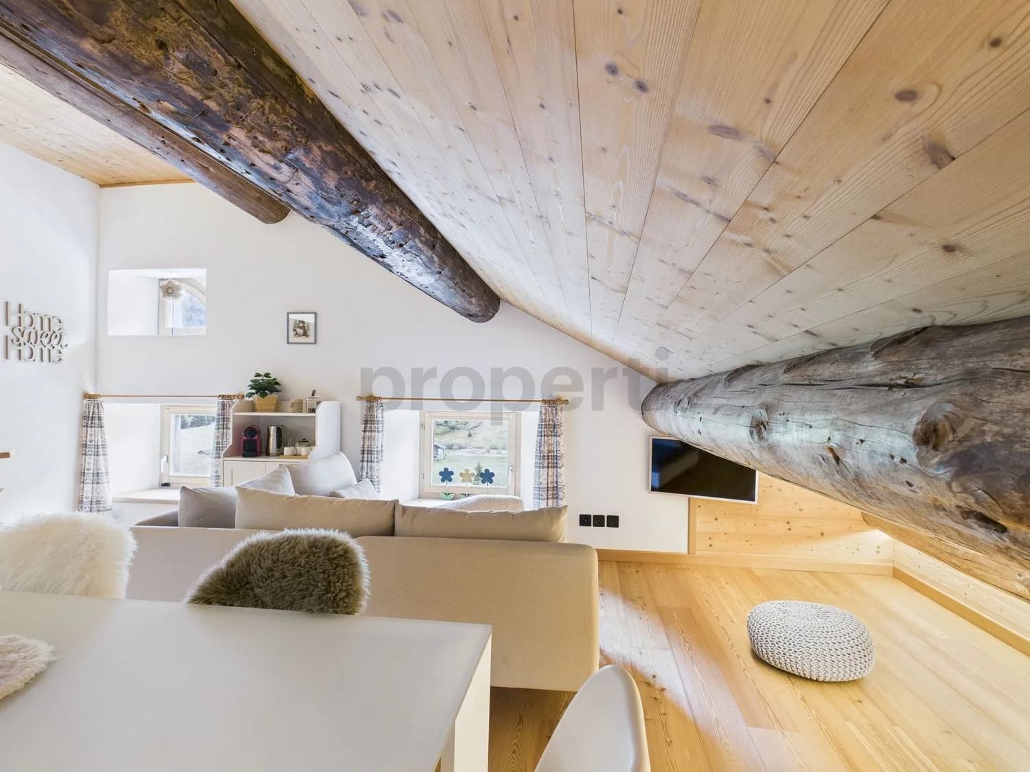 Tradition trifft Komfort: 2.5 Zimmer Zweitwohnung in Nufenen  naturverbunden und doch modern