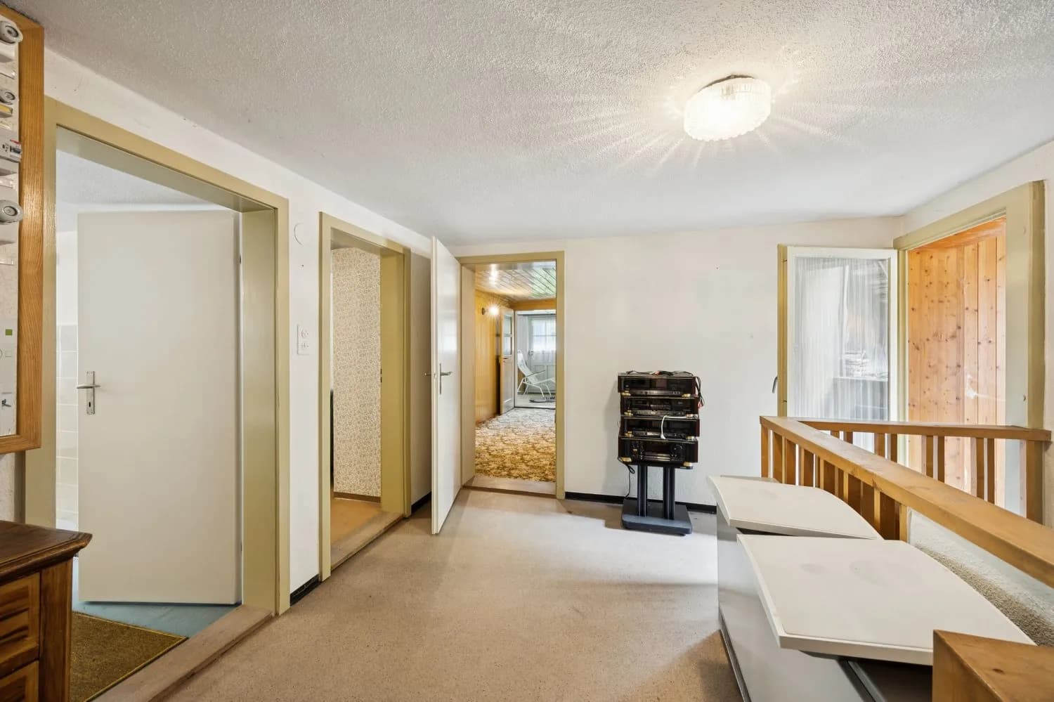 Grosszügiges 7-Zimmer-Haus in Leibstadt mit grosser Dachterrasse und viel Potenzial