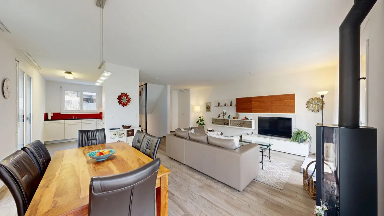 5.5-Zimmer-Eckhaus mit Hobbyraum und zwei Einstellhallenplätzen