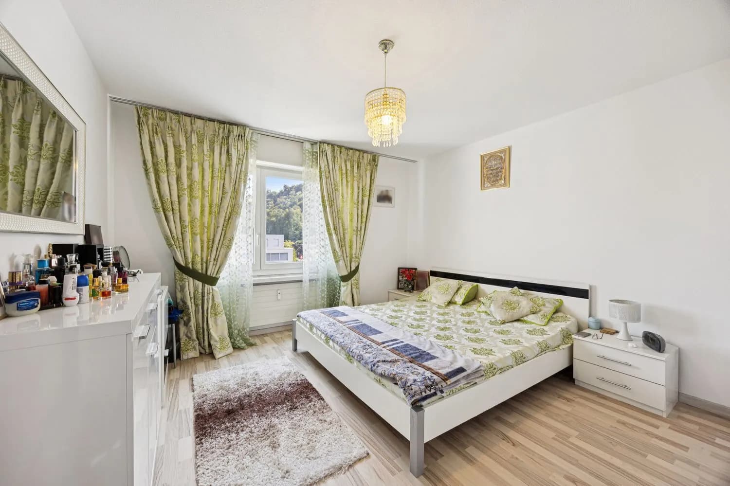 Grosszügige 6.5-Zimmerwohnung mit flexiblen Nutzungsmöglichkeiten im Herzen von Schönenwerd