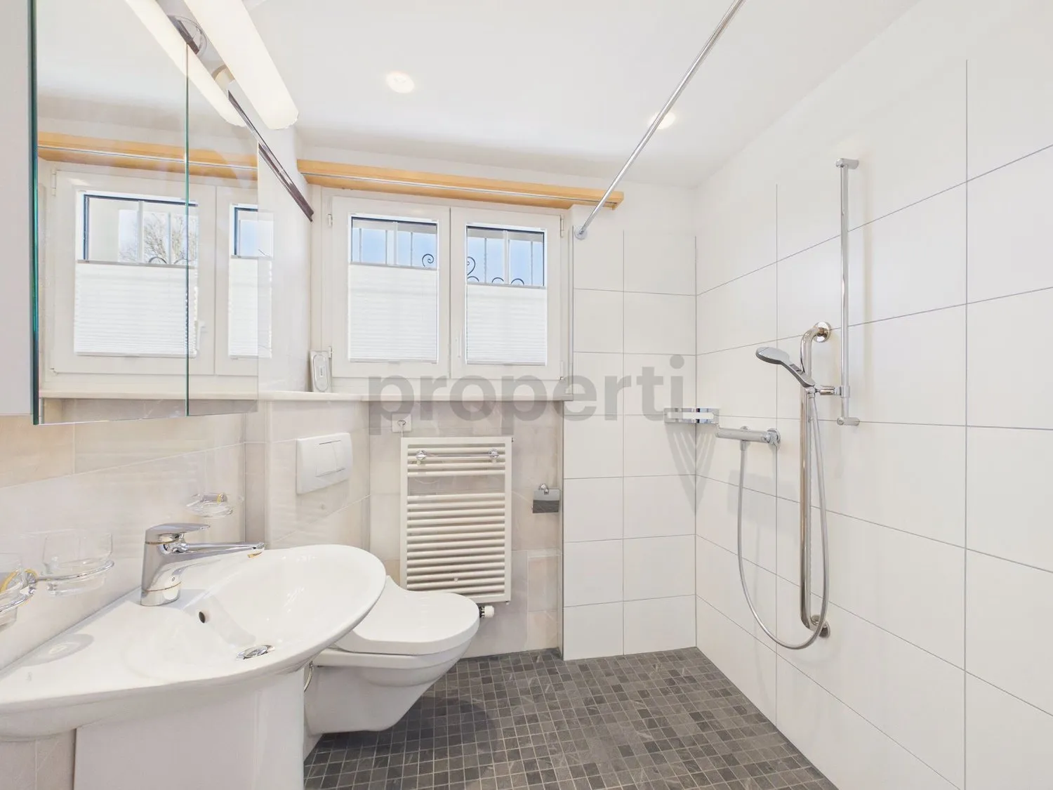 Modernes 6-Zimmer-Reihenhaus mit Balkon, Rheinau