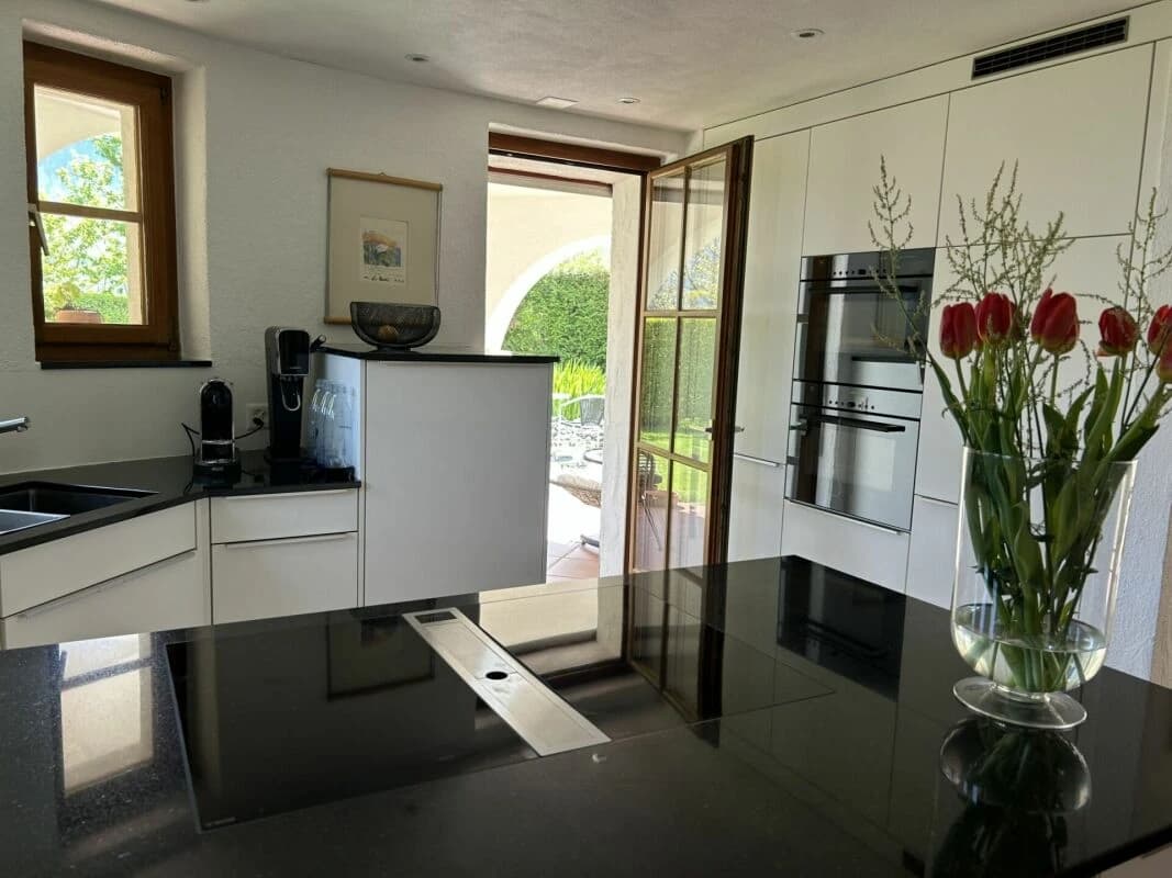 8 ½-Zi.-Einfamilienhaus mit 1 ½-Zi.-Wohnung an idyllischer Wohnlage mit herrlichem Weitblick