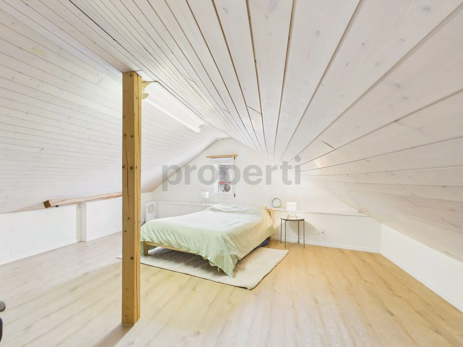 Helle 3.5-Zimmer-Maisonette-Wohnung an ruhiger Lage in Nossikon (Uster)