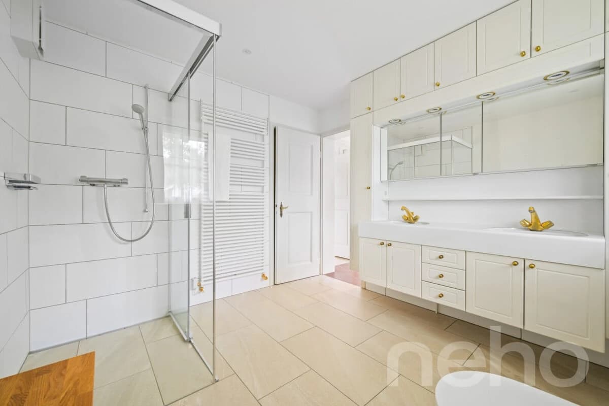 Landhausvilla mit viel Raum: wohnen, arbeiten und geniessen nahe Basel