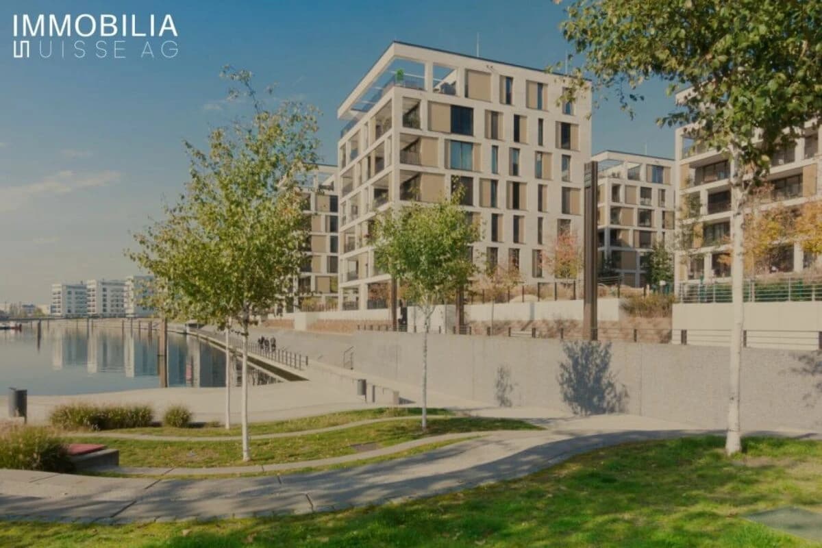 RUHIGES WOHNEN IM ZWEIFAMILIENHAUS