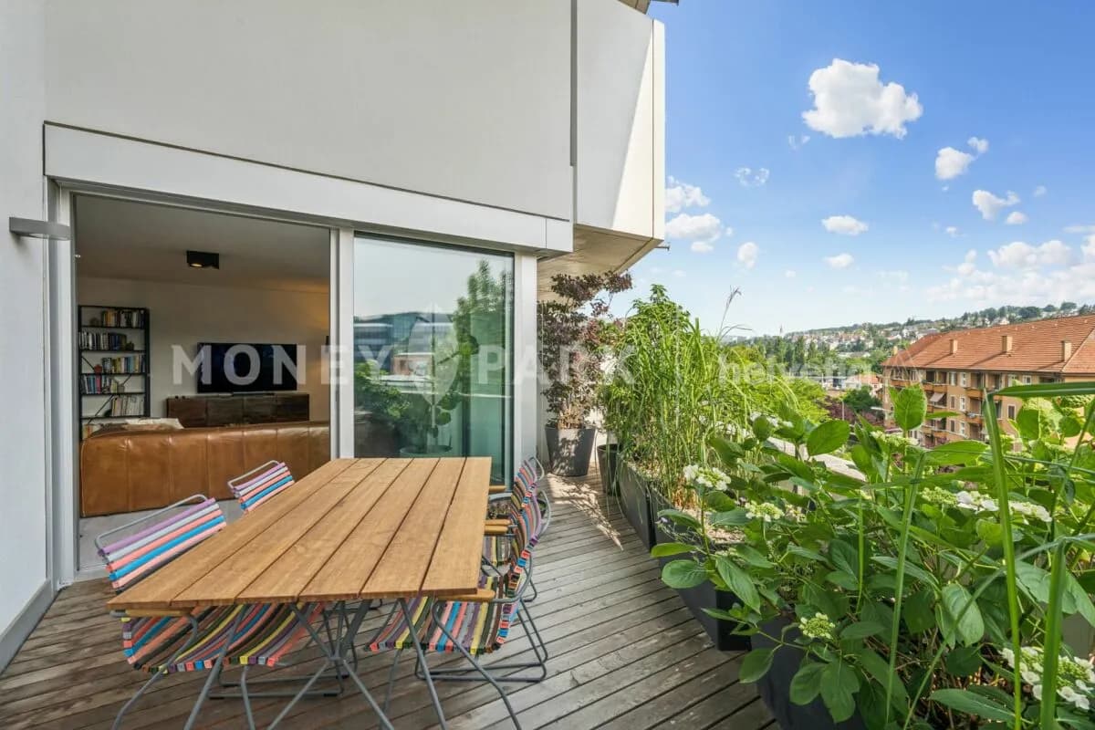Exklusive 2.5-Zimmer-Wohnung mit zwei grossen Terrassen und viel Privatsphäre