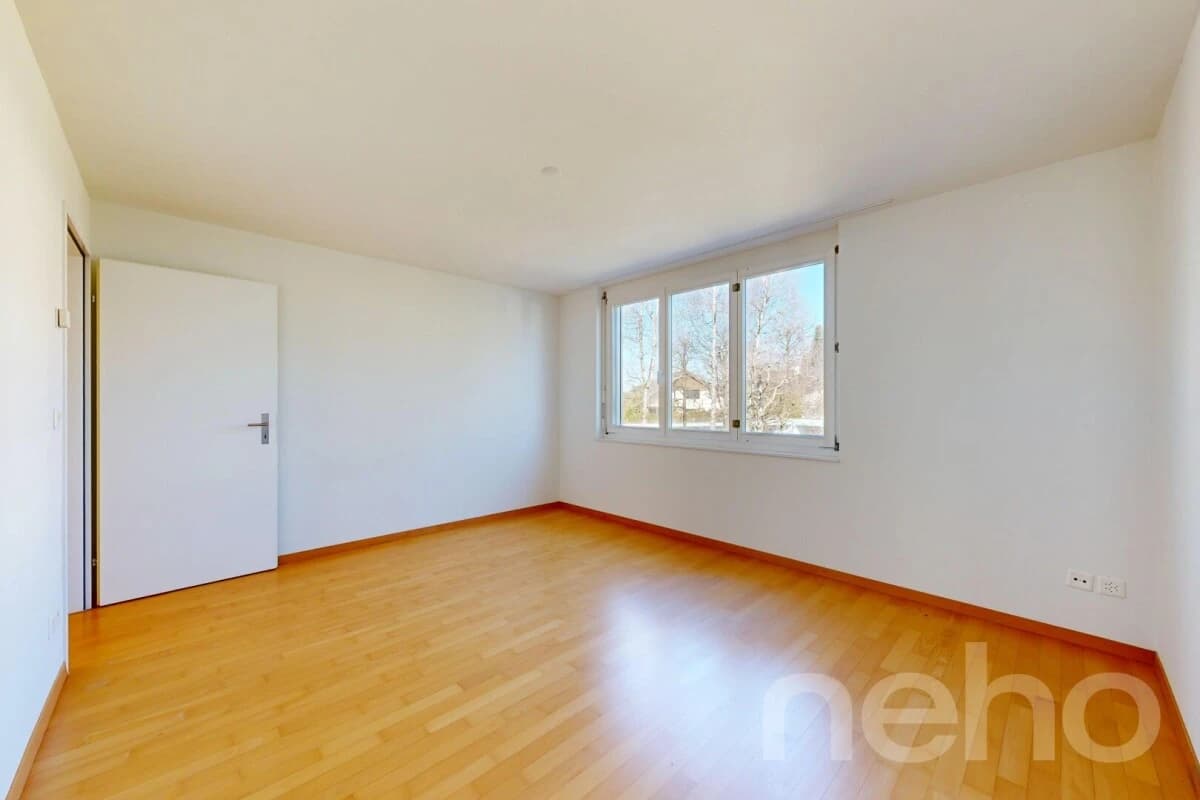 Helle und grosszügige 4.5-Zimmer-Wohnung in ruhiger Wohnlage