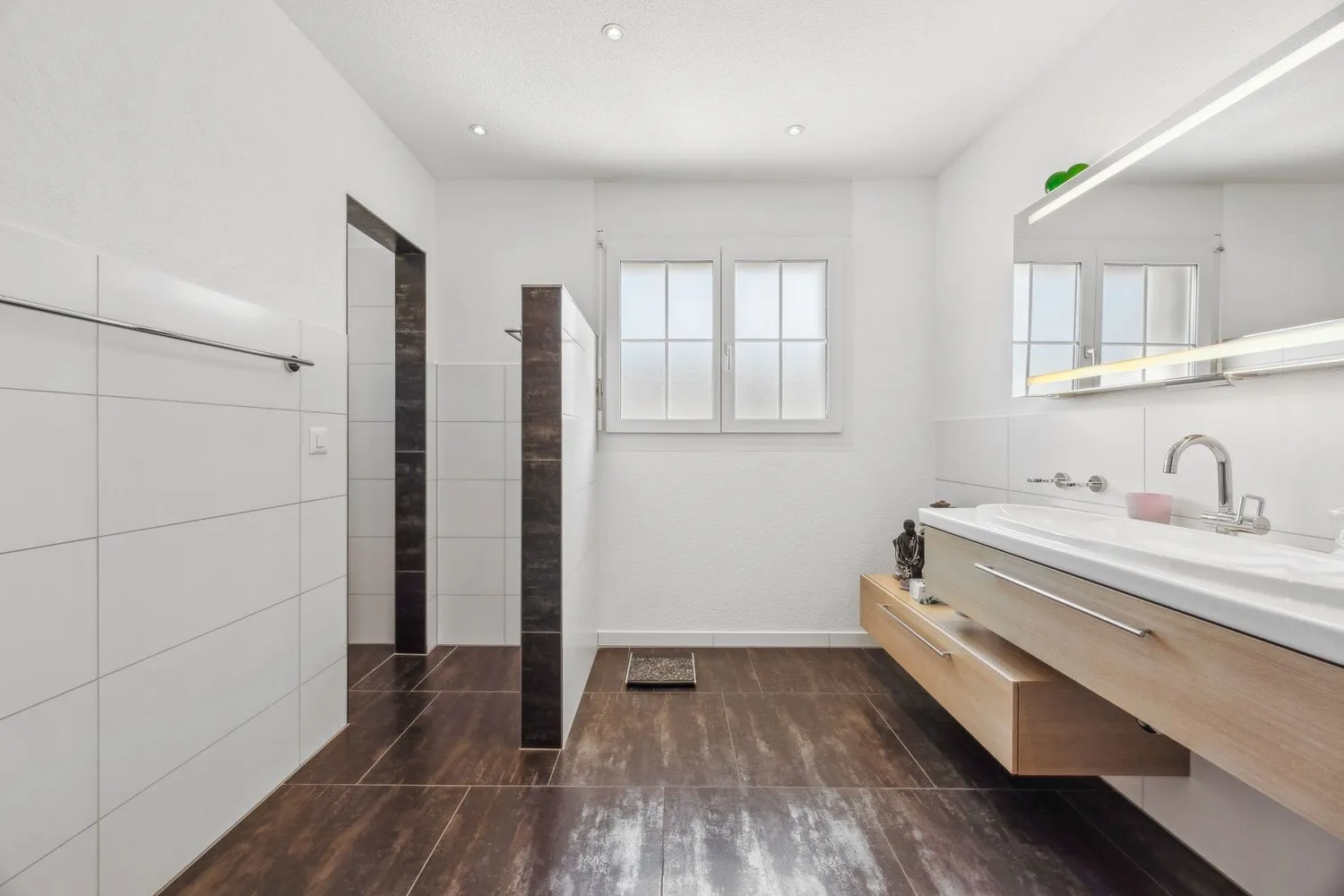 Gepflegtes Einfamilienhaus in Suhr  ruhige Wohnlage, modernes Ambiente und durchdachte Architektur