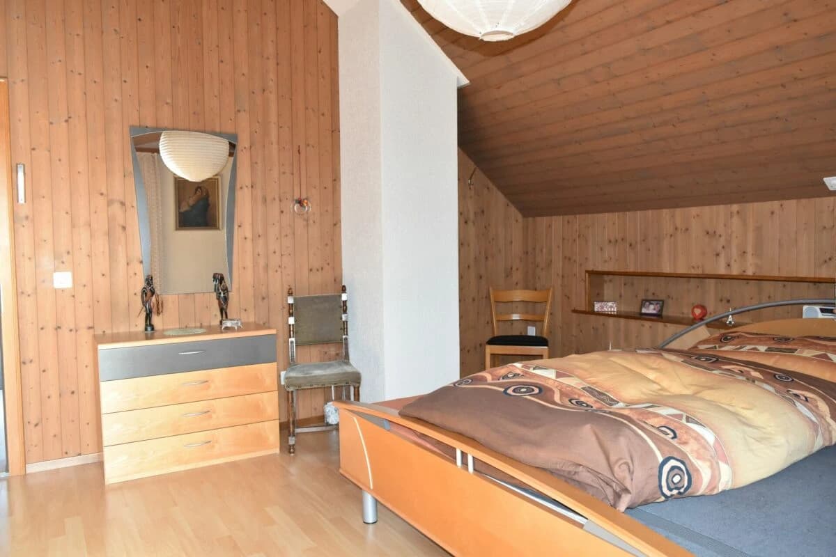 sonniges freistehendes Einfamilienhaus