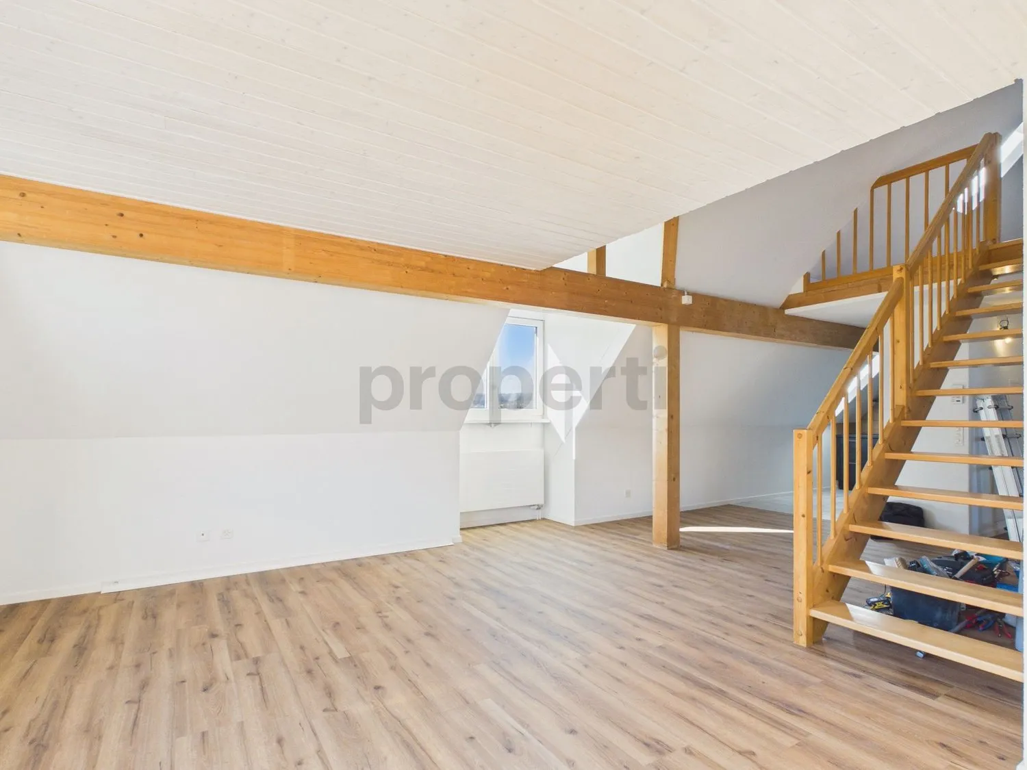 Charmante 4-Zimmer-Maisonette-Wohnung mit Dachgeschoss-Charme in Feuerthalen