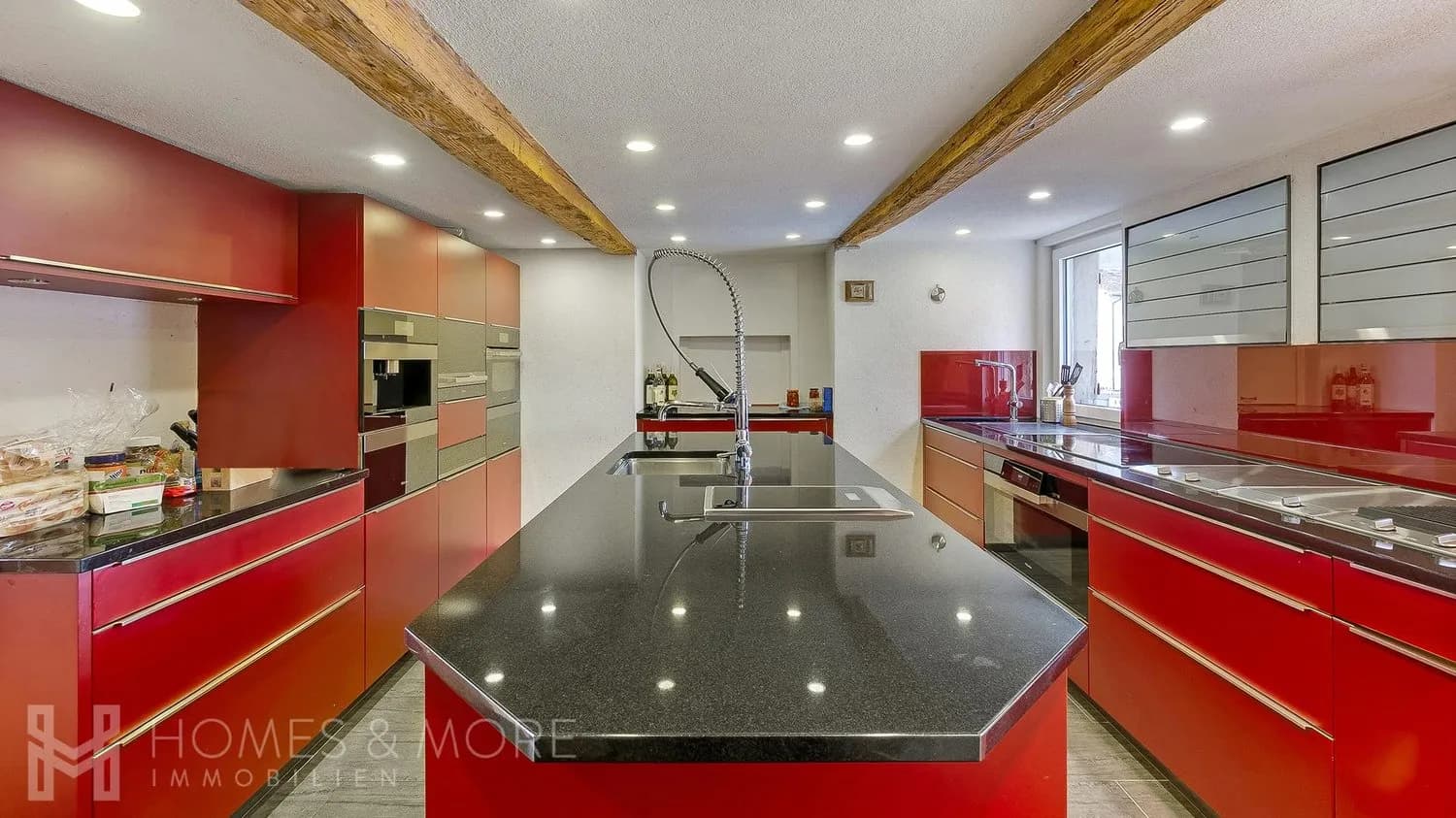 GROSSZÜGIGE LIEGENSCHAFT MIT EINLIEGERWOHNUNG