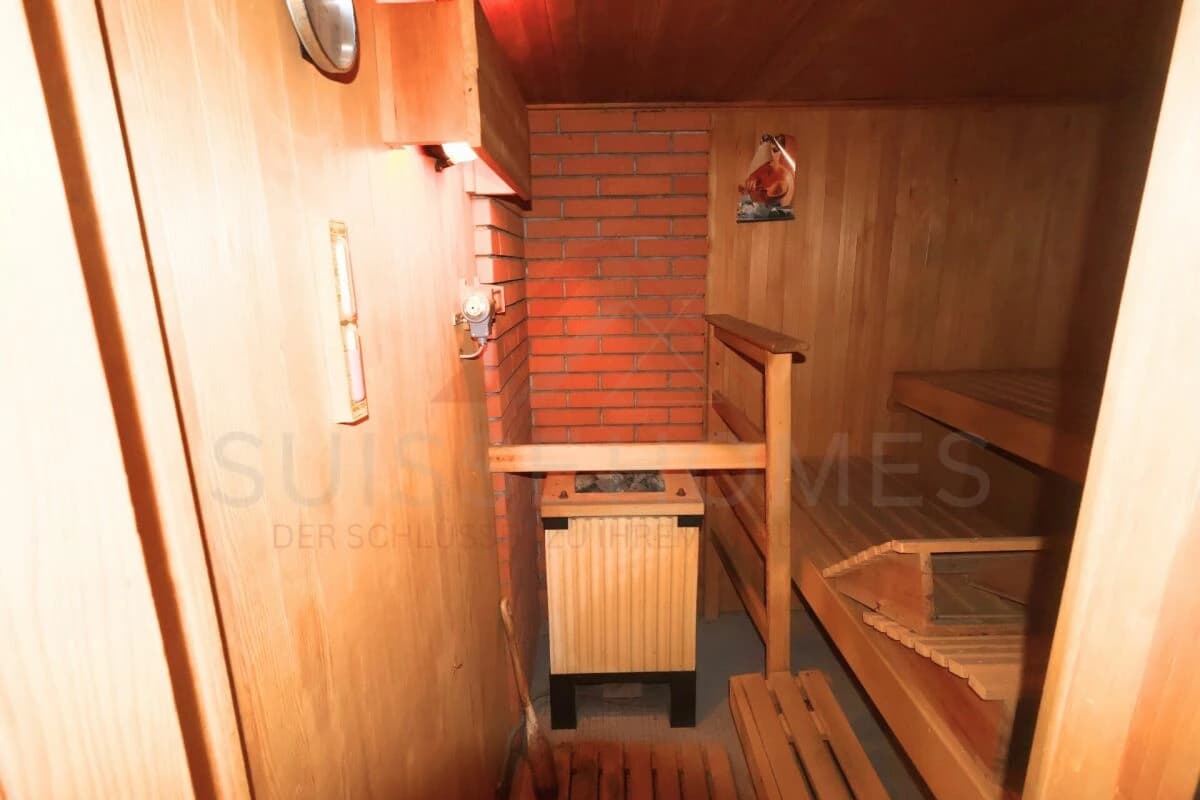 Grosszügiges Einfamilienhaus mit Seesicht und Pool