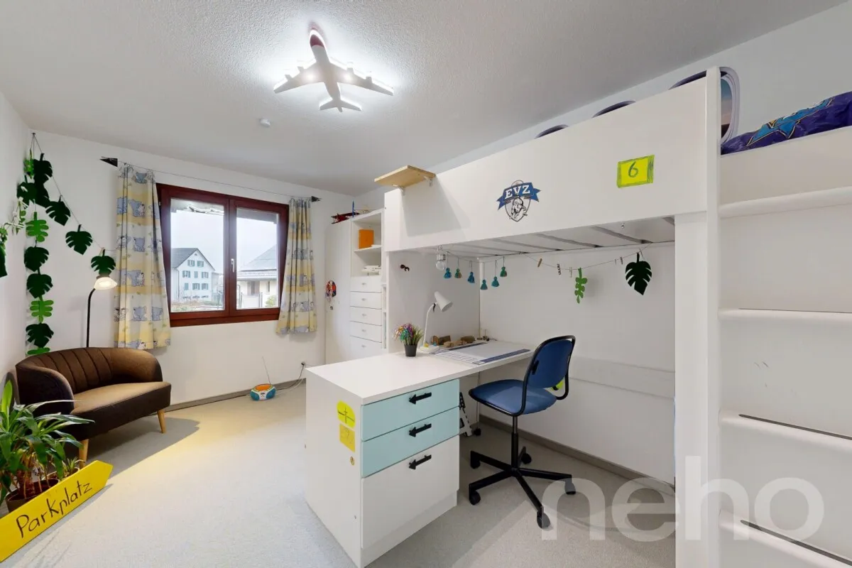 Modernisiertes DEFH mit PV-Anlage, Wärmepumpe und Pergola