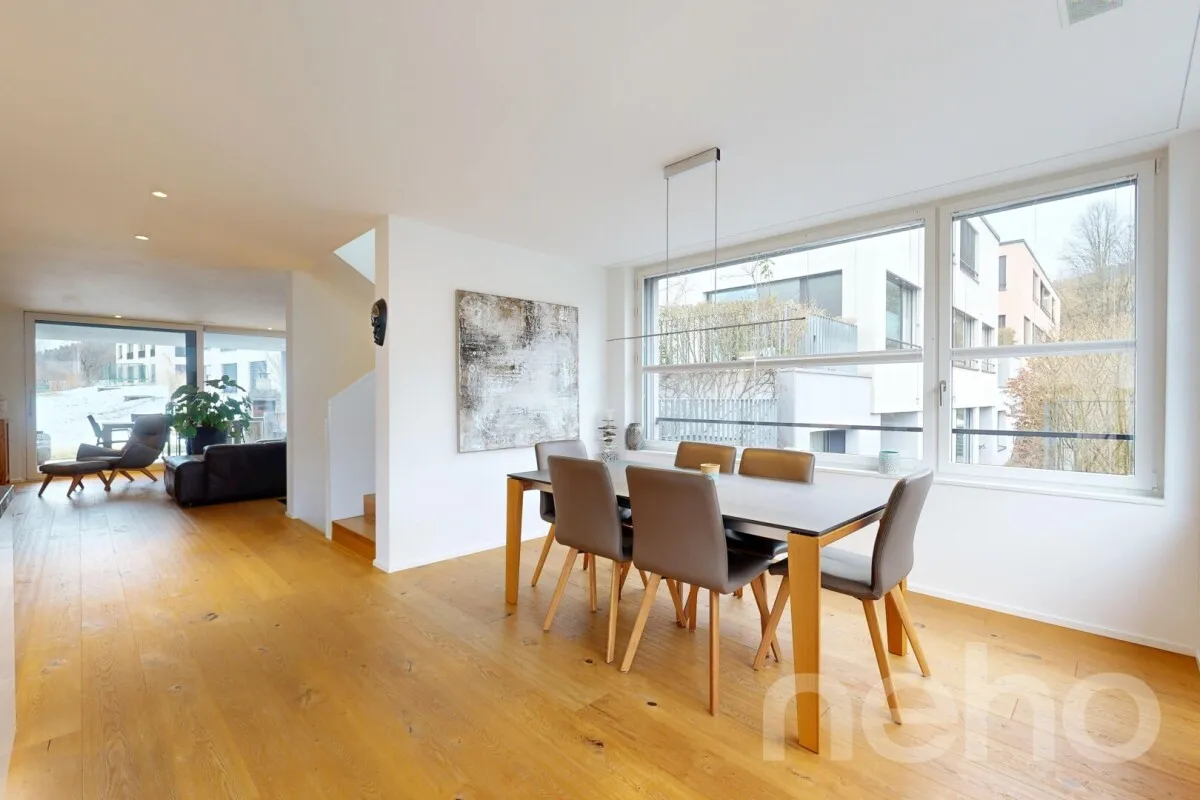 Modernes Einfamilien-Eckhaus mit sonnigem Garten