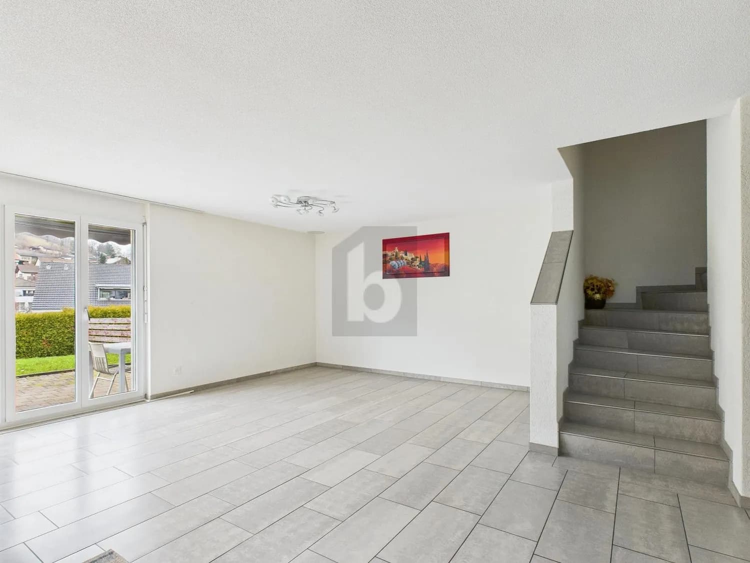 FAMILIENFREUNLICH MIT SONNIGEM GARTEN!