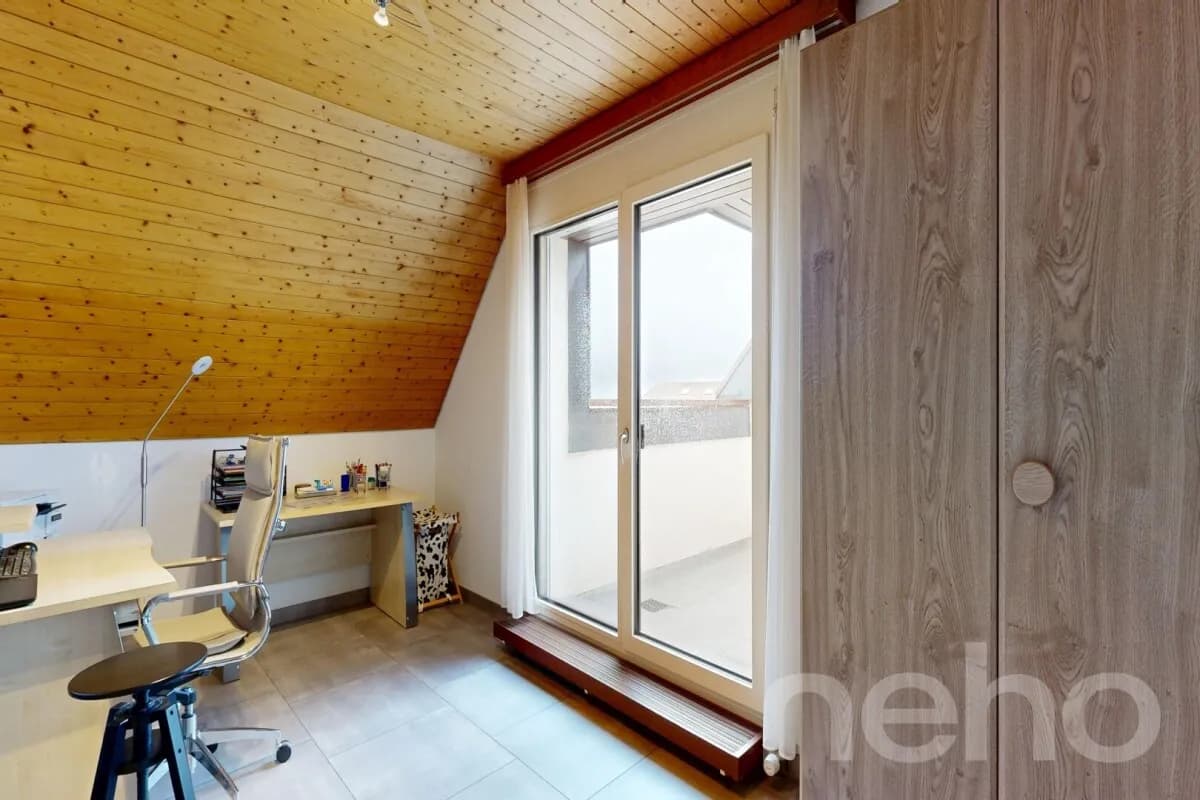 Grosszügige Attikawohnung mit Blick auf die Alpen