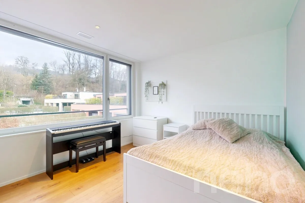 Modernes Einfamilien-Eckhaus mit sonnigem Garten