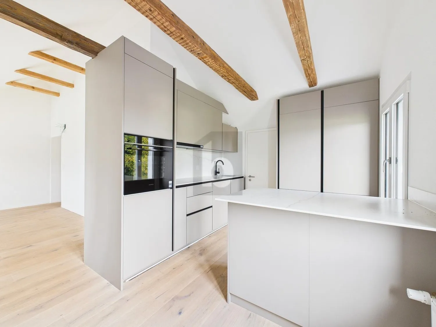 MODERN UND KOMPLETT SANIERT