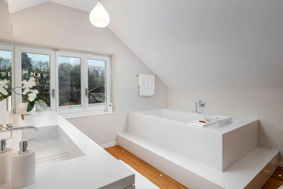 Komplett renoviert, mit Pool und traumhafter Aussicht!