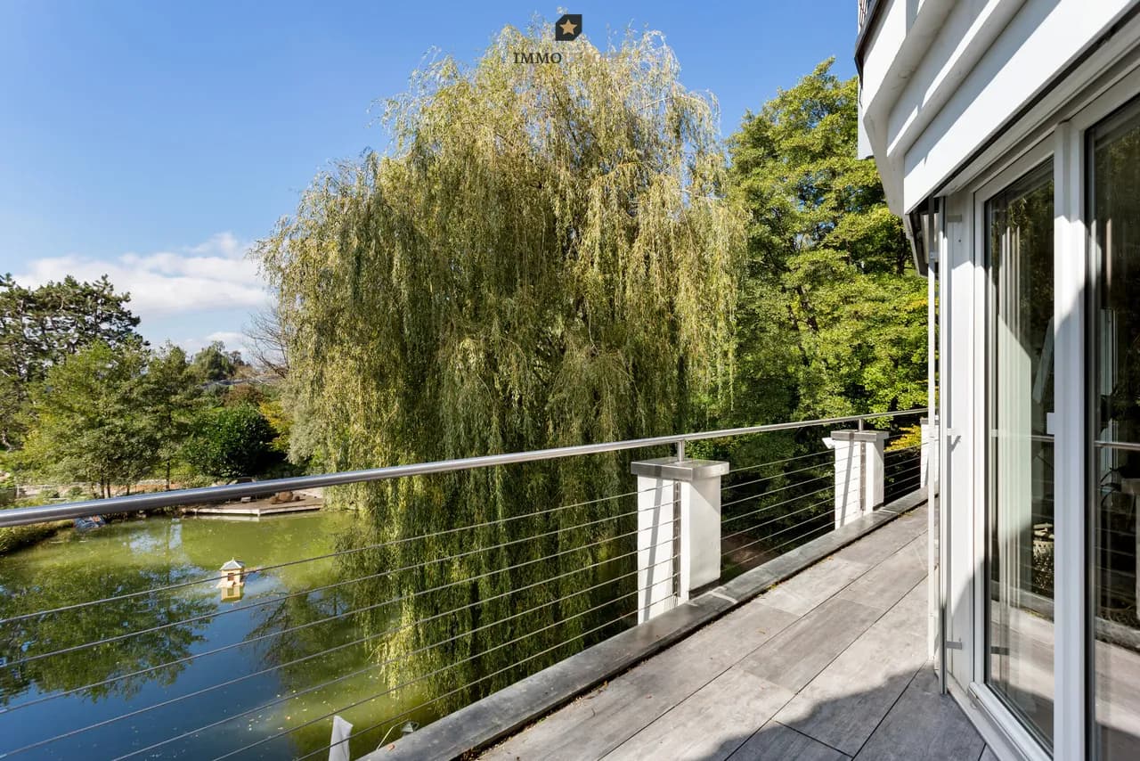 Seltene Gelegenheit: Villa mit Privatweiher an idyllischer Lage.