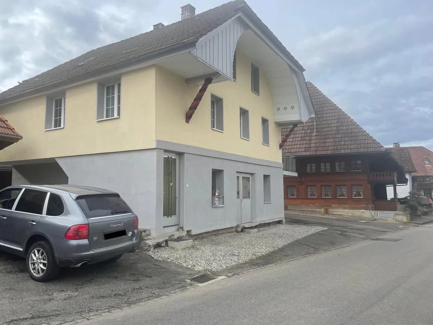 Hübsches Einfamilienhaus mit 2- und 1-Zimmer Wohnungen mit traditionellem Charme perfekt für Familien