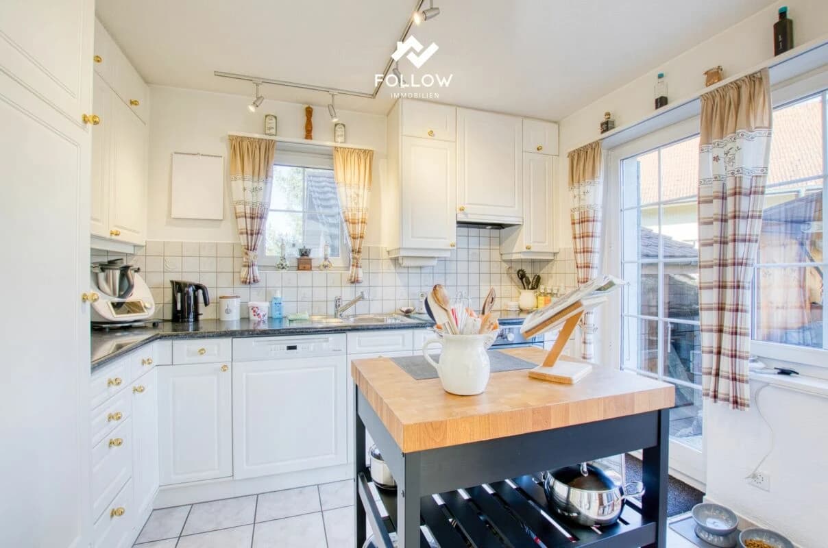 Eckhaus mit privatem Gartenparadies