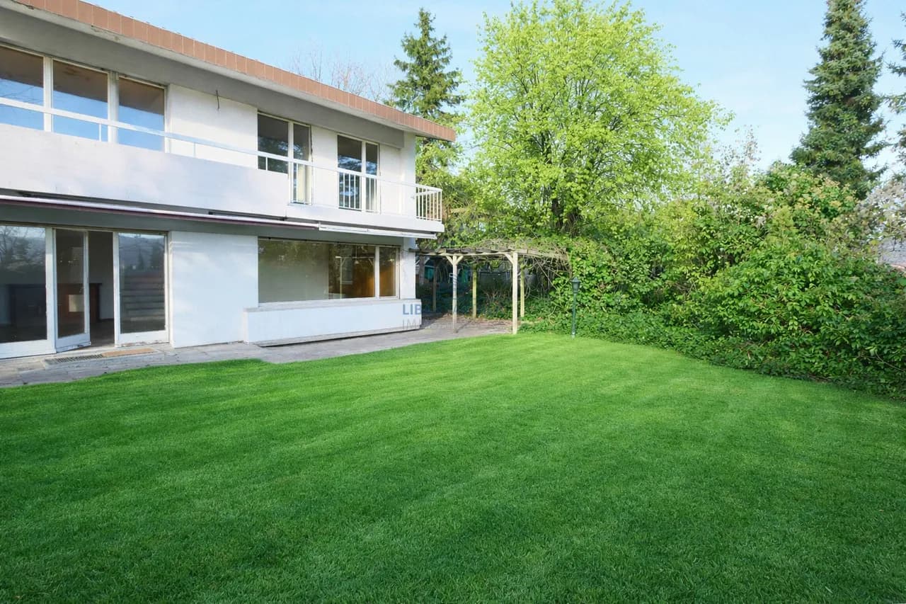 Wohnen am Rebberg von Reinach, Haus mit Weitsicht & grossem Garten