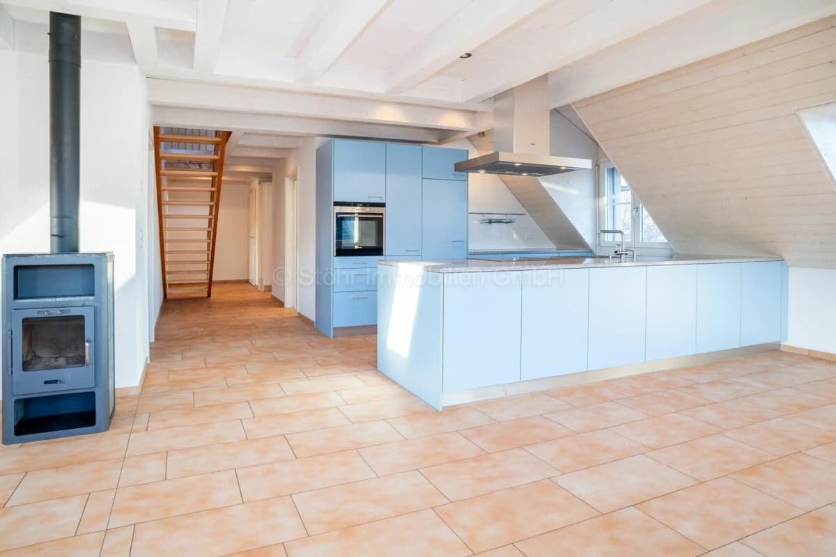 Unter dem Dach - Charmante 3.5-Zimmer-Dachwohnung mit Galerie