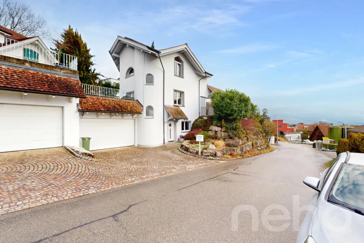 Lichtdurchflutetes Einfamilienhaus mit unverbaubarer Aussicht