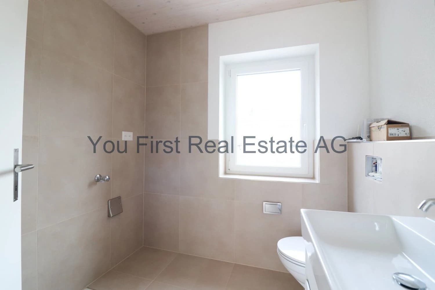 ERSTBEZUG : Maisonette-Wohnung im Herzen von Oberwil