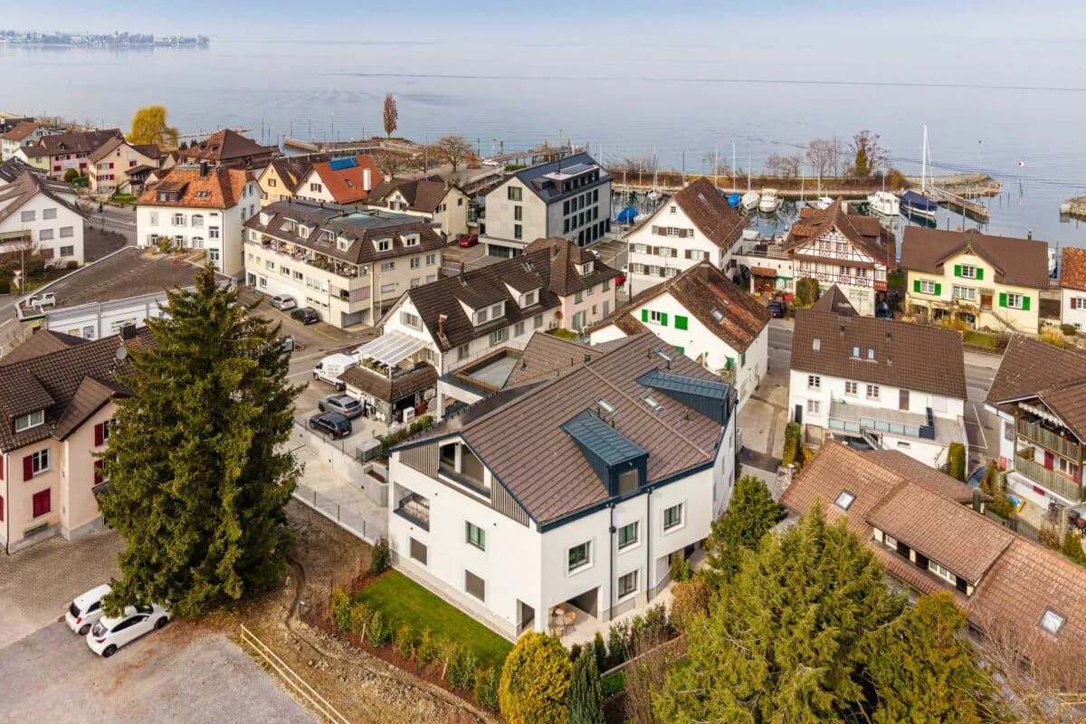 Erstbezug Neubau: Design, Licht & Komfort - Exklusive 5.5 Zimmer-Dachattikawohnung im beliebten Horn